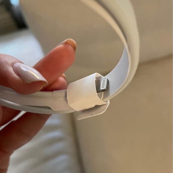 Apple USB C to Lightning Cable - Picture 3 of 3